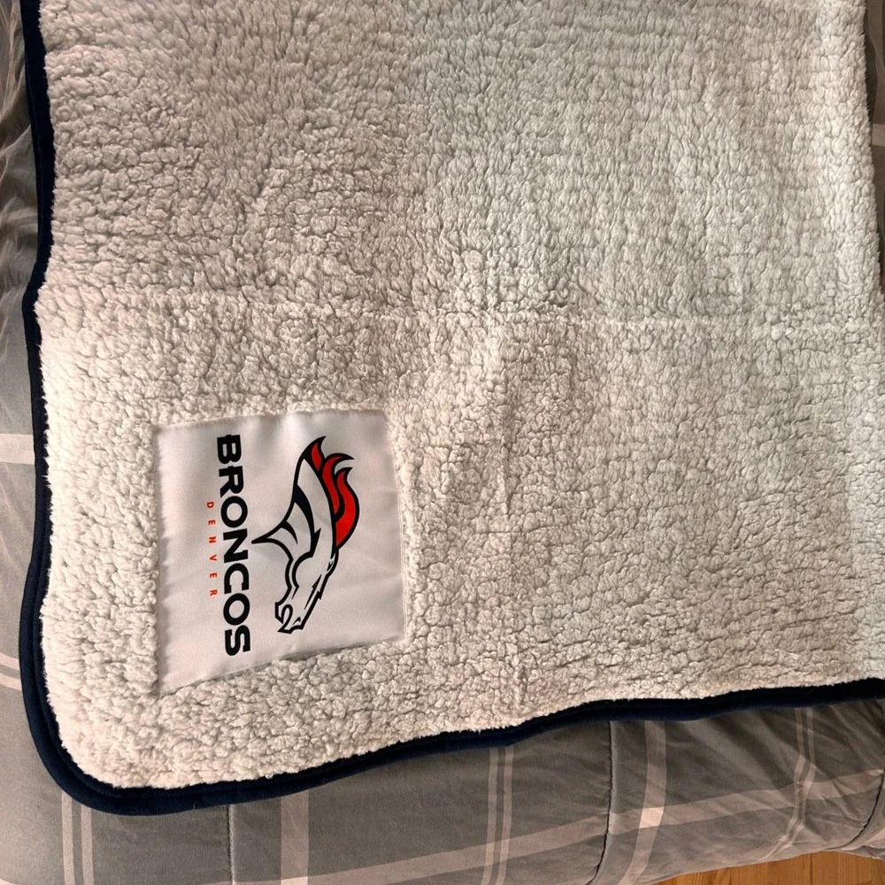Denver Broncos NFL Sherpa Fleece Throw Blanket White Navy Blue 60x48